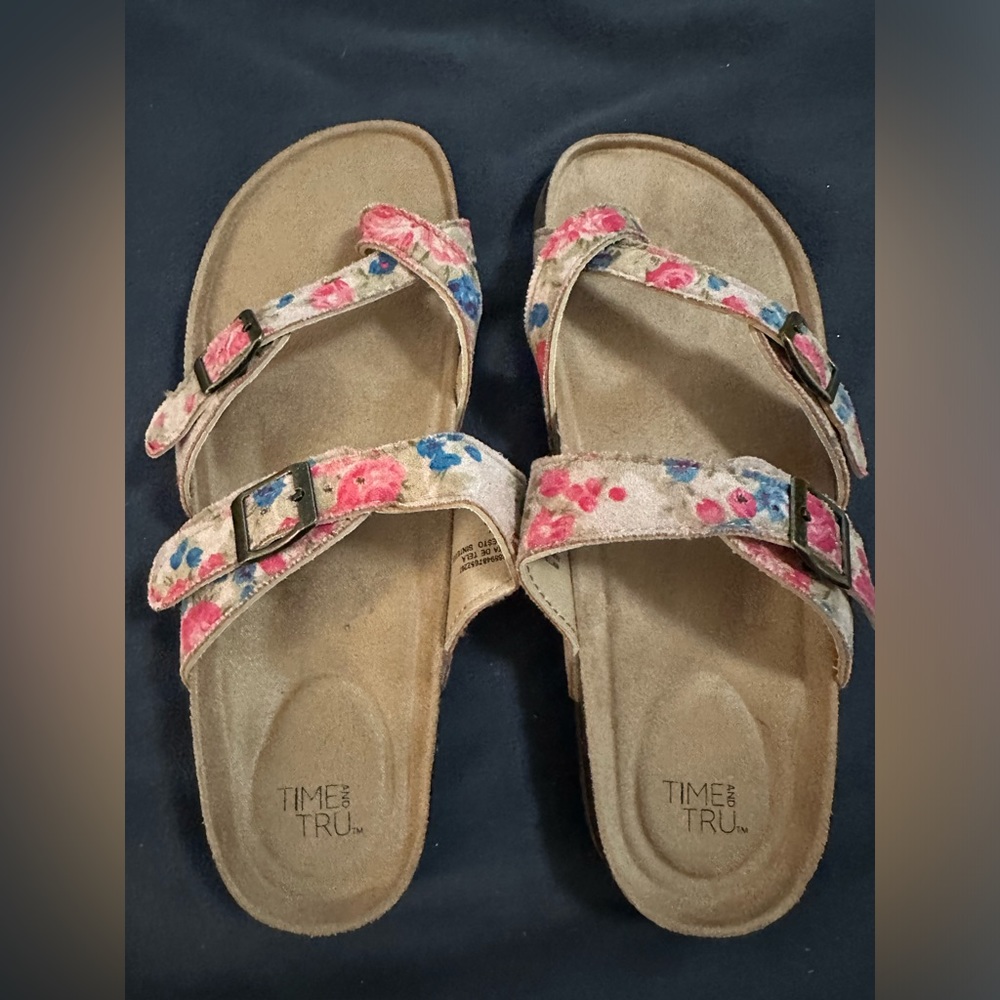NEVER WORN!!! Cute floral sandals